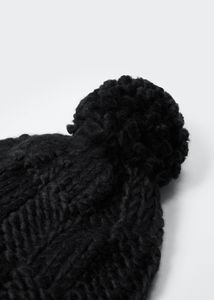 Knitted braided hat på tilbud til 59 kr. hos Mango