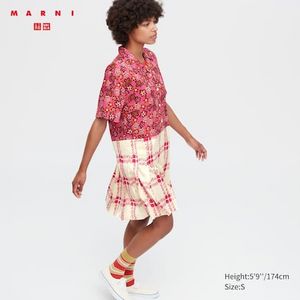 Marni Open Collar Short Sleeved Pleated Dress på tilbud til 199 kr. hos Uniqlo